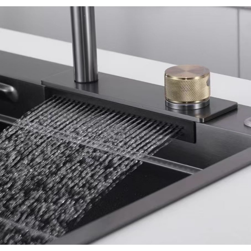 Kitchen Gadgets Luxury - フライングレイン蛇口は滝のような水流を噴射します。 モダンで豪華な蛇口であり、キッチンシンク用の多機能蛇口です。