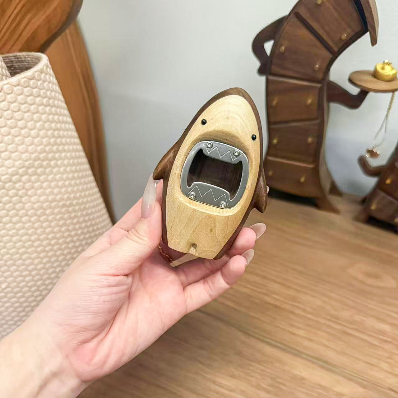 クリエイティブな木製サメ型栓抜き、かわいいビールキャップリム - Kitchen Gadgets To Gift のレビューと価格