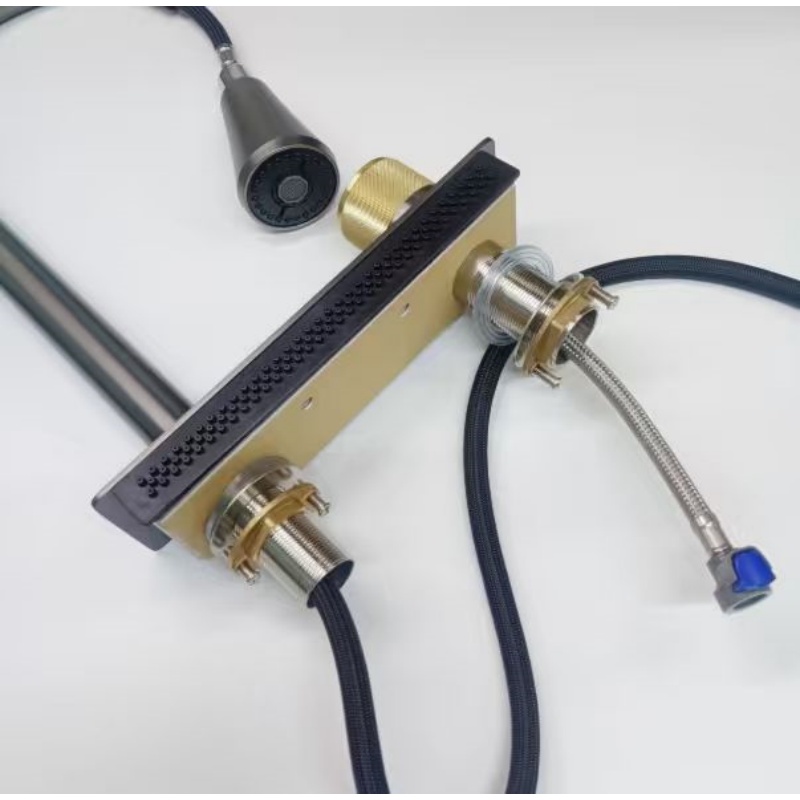 フライングレイン蛇口は滝のような水流を噴射します。 モダンで - Kitchen Gadgets Luxury のレビューと価格
